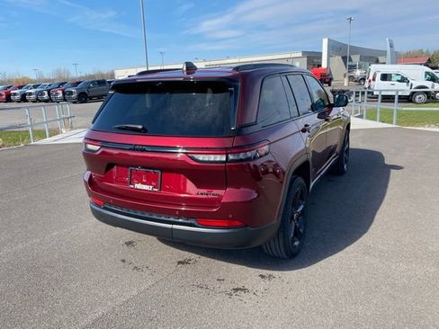 Used 2023 Jeep Grand Cherokee Limited w/ Luxury Tech Group II AWD/4WD image 5