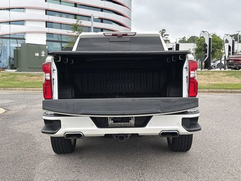 Used 2021 Chevrolet Silverado 1500 High Country w/ Technology Package AWD/4WD image 13