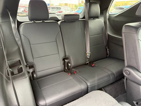 Used 2025 Chevrolet Traverse LT FWD image 37