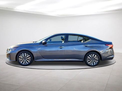 Used 2025 Nissan Altima 2.5 SV image 4