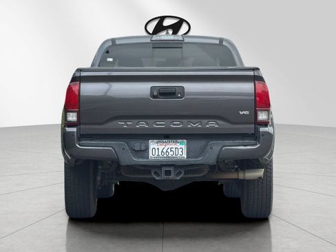 Used 2019 Toyota Tacoma TRD Sport w/ Technology Package RWD image 4