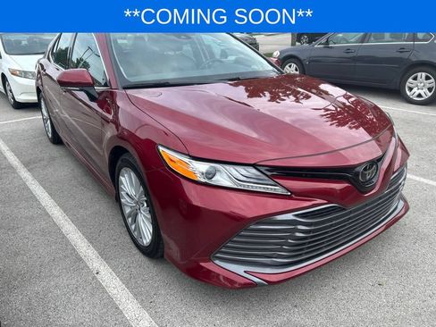 Used 2020 Toyota Camry XLE w/ Navigation Package FWD image 3
