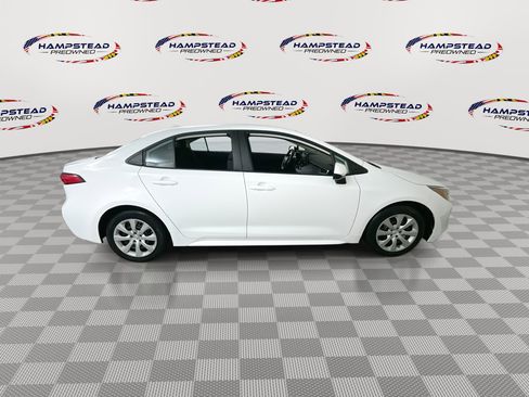 Used 2022 Toyota Corolla LE image 9