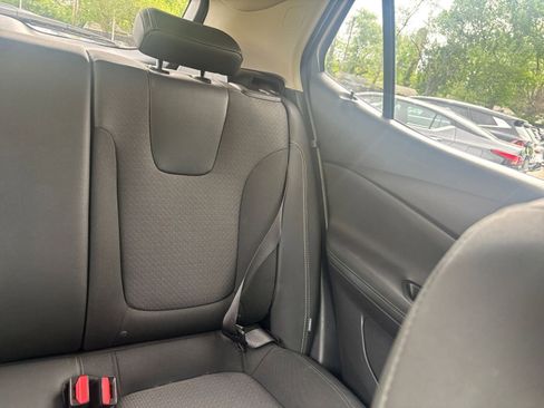 Used 2025 Buick Encore GX Preferred image 36