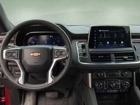 Used 2024 Chevrolet Suburban Premier w/ Premium Package AWD/4WD image 9