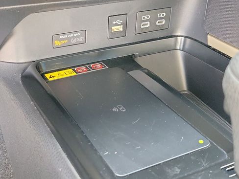Used 2025 Toyota Camry LE FWD image 31