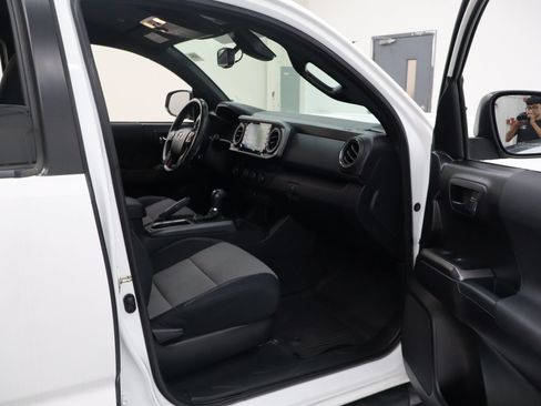 Used 2020 Toyota Tacoma TRD Sport RWD image 29