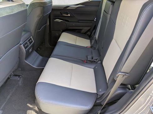 Used 2024 Lexus GX 550 image 19