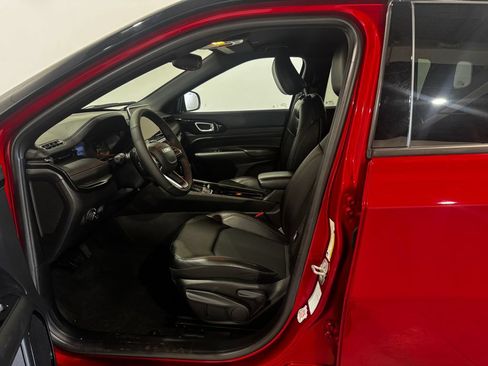 Used 2025 Jeep Compass Trailhawk AWD/4WD image 15