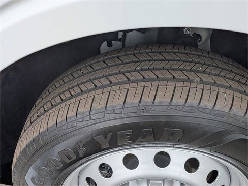 Used 2024 Ford Maverick XL image 11