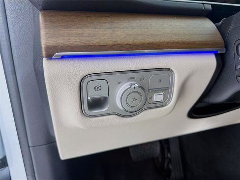 Used 2025 Mercedes-Benz GLE 350 4MATIC image 11