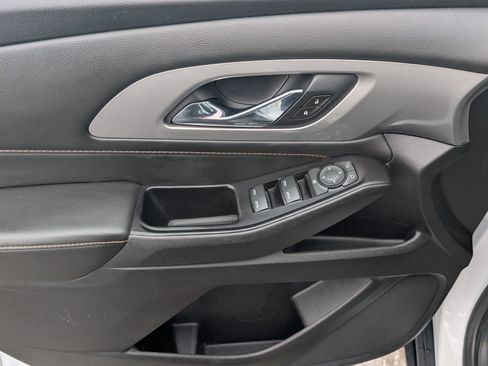Used 2020 Chevrolet Traverse LS image 11