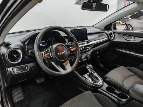 Used 2022 Kia Forte LXS image 3