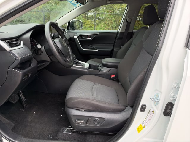 Used 2025 Toyota RAV4 XLE FWD image 11