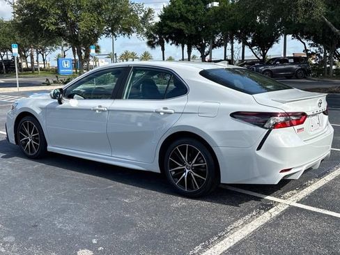 Used 2023 Toyota Camry SE FWD image 6