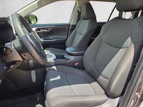 Used 2025 Toyota RAV4 XLE FWD image 15
