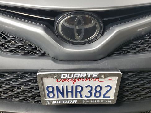 Used 2020 Toyota Camry SE image 10