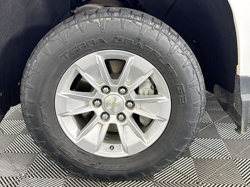 Used 2023 Chevrolet Silverado 1500 LT AWD/4WD image 35