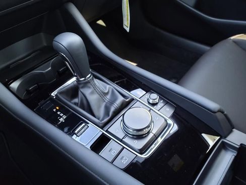 New 2024 MAZDA MAZDA3 Hatchback w/Premium Plus Pkg image 24