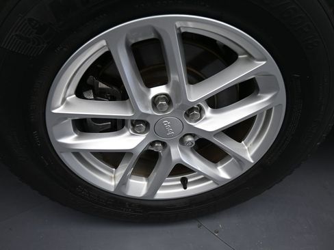 Used 2021 Jeep Grand Cherokee L Laredo w/ Luxury Tech Group I image 45