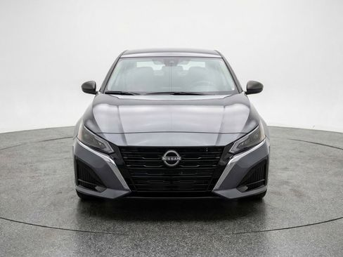 Used 2025 Nissan Altima 2.5 SV image 2