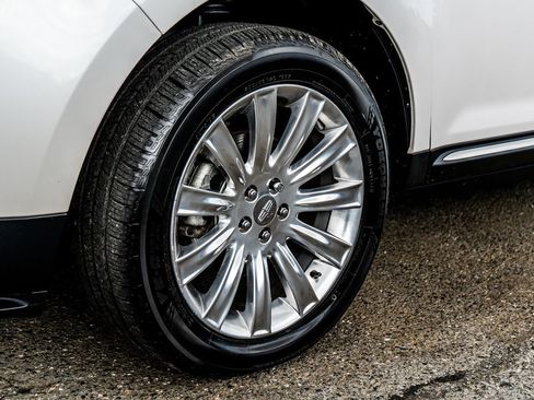 Used 2012 Lincoln MKX AWD image 13