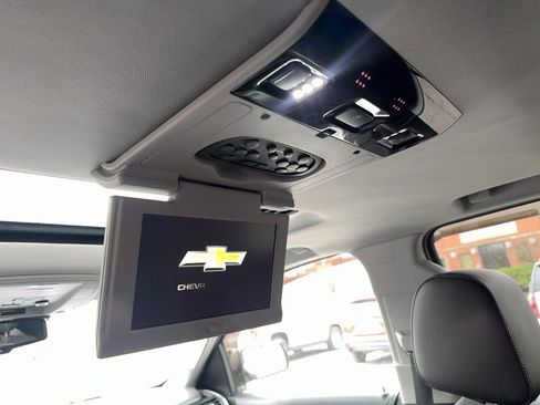 Used 2018 Chevrolet Suburban LT image 15