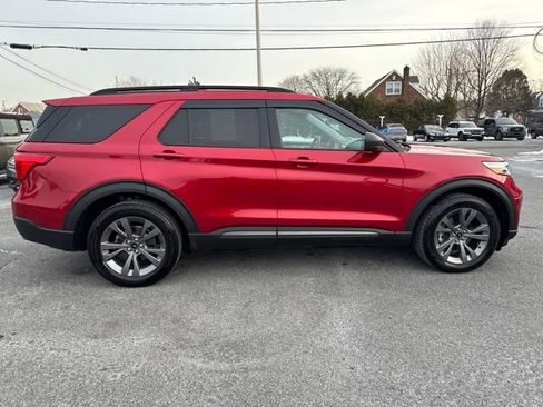 Used 2021 Ford Explorer XLT w/ Equipment Group 202A image 6