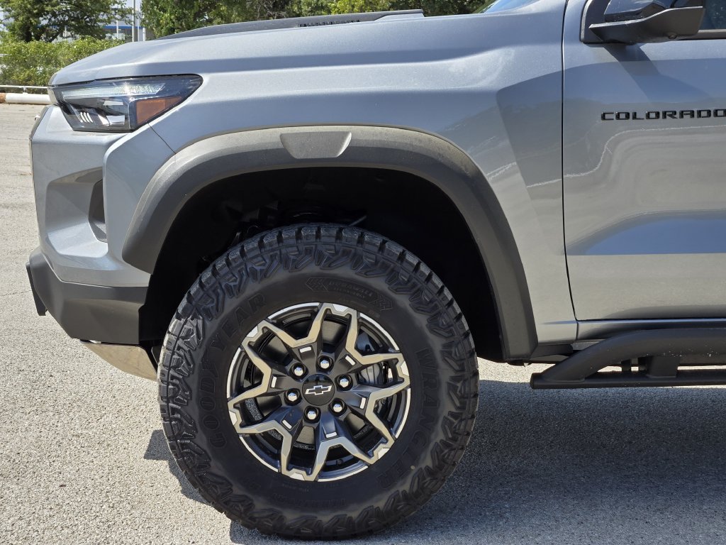 New 2026 Chevrolet Colorado ZR2 w/ Technology Package AWD/4WD image 6