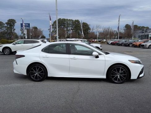 Used 2024 Toyota Camry SE w/ Convenience Package image 2