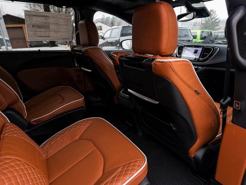 New 2026 Chrysler Pacifica Pinnacle image 28