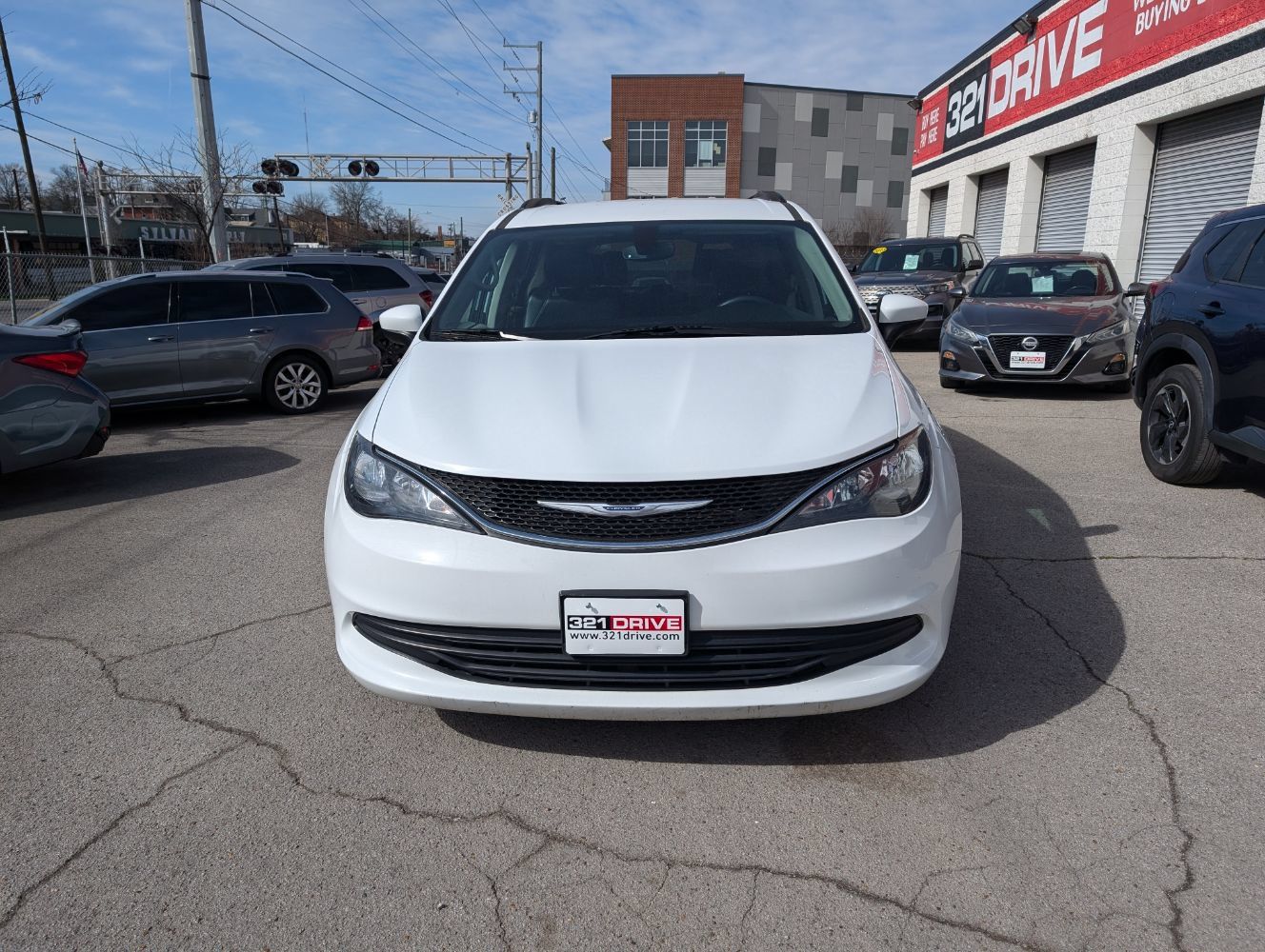 Used 2020 Chrysler Voyager Lxi FWD image 3