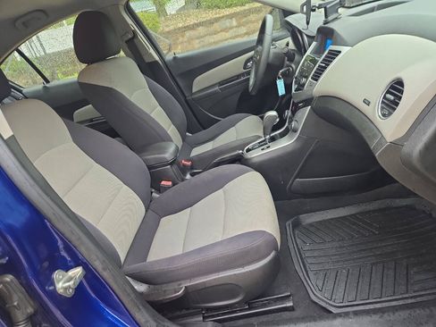 Used 2013 Chevrolet Cruze LS FWD image 22