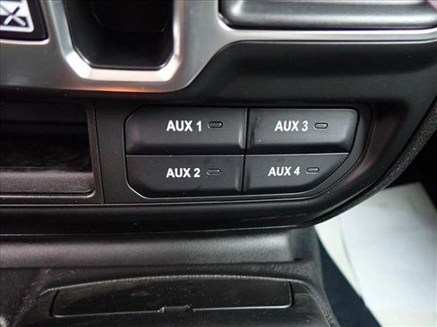 New 2025 Jeep Gladiator Sport image 19