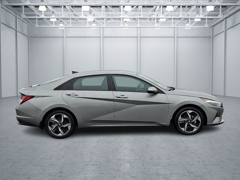 Certified 2023 Hyundai Elantra SEL w/ Convenience Package image 7