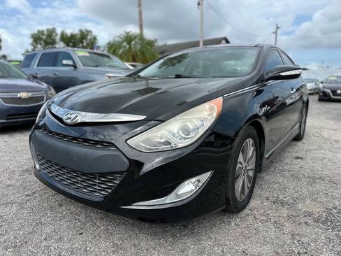 Used 2014 Hyundai Sonata Limited w/ Panoramic Sunroof Package 02 FWD image 3