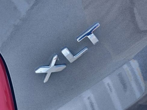 Used 2018 Ford Explorer XLT w/ Equipment Group 202A image 9