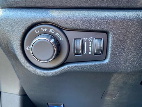 New 2026 Chrysler Voyager LX image 15