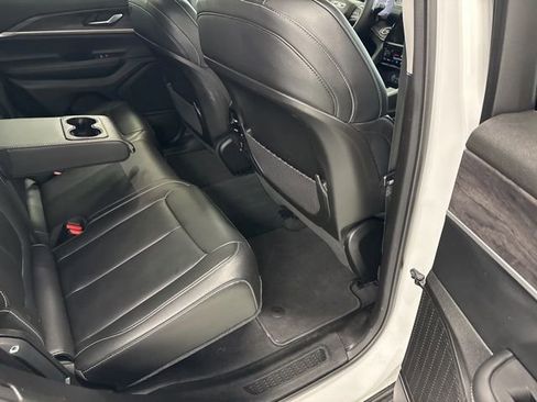 Used 2023 Jeep Grand Cherokee Limited image 29