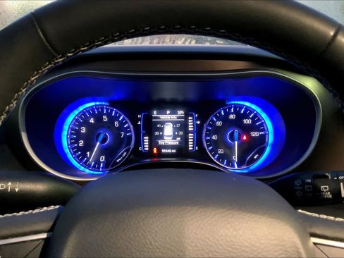 Used 2023 Chrysler Voyager LX image 25