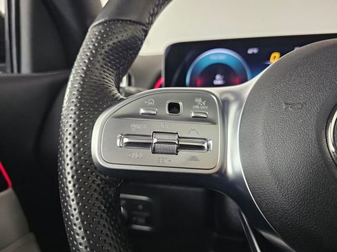 Used 2022 Mercedes-Benz GLB 250 4MATIC image 36