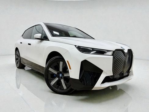 Used 2022 BMW iX xDrive50 w/ Premium Package image 3