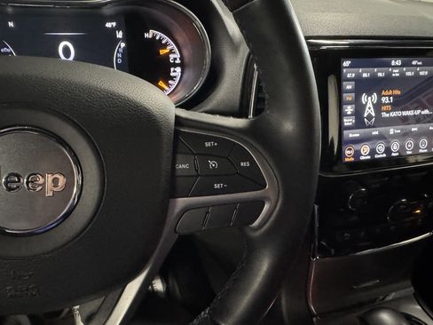 Used 2022 Jeep Grand Cherokee Laredo X image 8