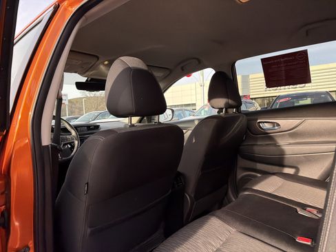 Certified 2019 Nissan Rogue SV image 28