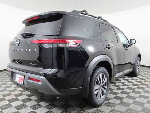 New 2026 Nissan Pathfinder SL image 3