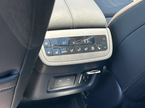 New 2026 Nissan Pathfinder Platinum AWD/4WD image 18