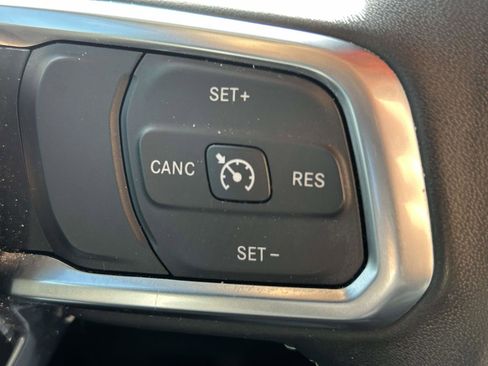 Used 2018 Jeep Wrangler Unlimited Sahara image 22