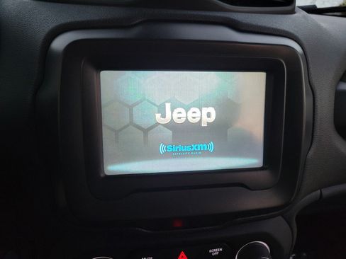 Used 2019 Jeep Renegade Latitude w/ Cold Weather Group AWD/4WD image 36