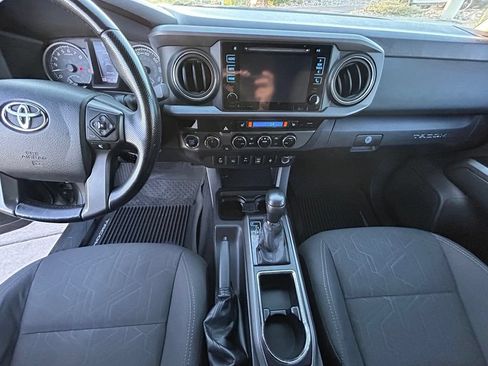 Used 2016 Toyota Tacoma TRD Off-Road w/ Premium & Technology Package AWD/4WD image 19