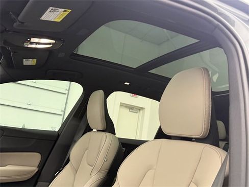 New 2026 Volvo XC60 B5 Core image 18